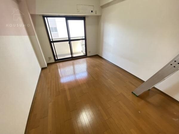 物件内観写真5　(ゆったりとしたリビングです)