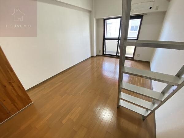 物件内観写真8　(使い勝手のいい寝室です)