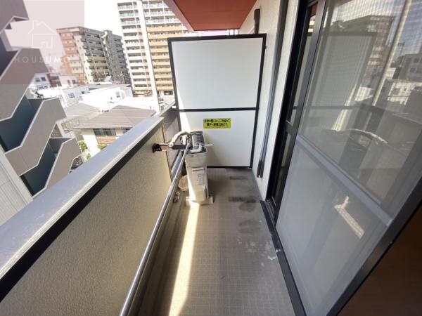 物件内観写真13　(暖かな日差しのふりそそぐバルコニー)