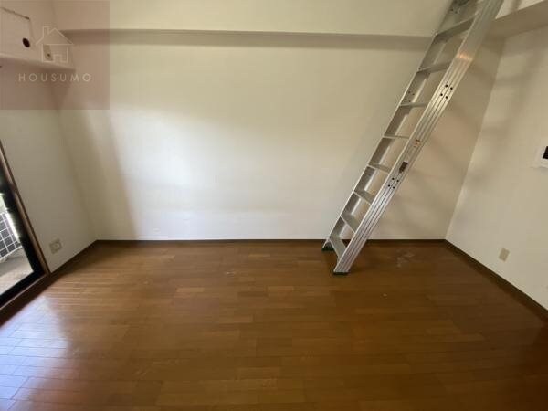 洋室(落ち着いた色調の洋室です)