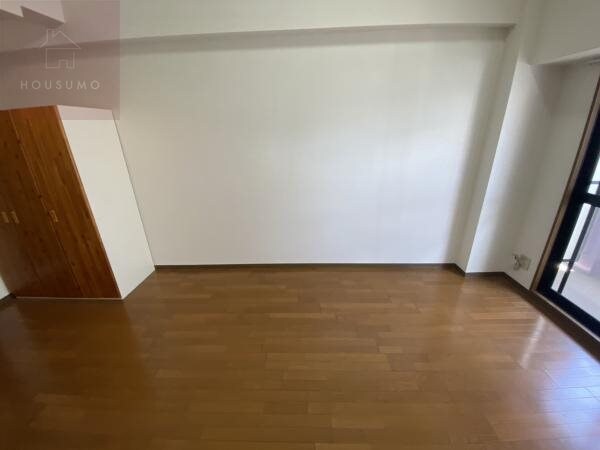 物件内観写真27　(落ち着いた色調の洋室です)