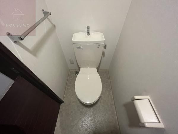 物件内観写真8　(ゆったりとした空間のトイレです)