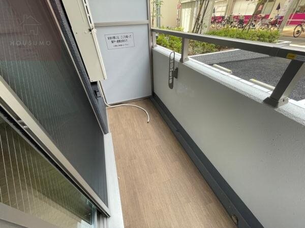 バルコニー(開放的で明るい空間を演出してくれるバルコニーです)