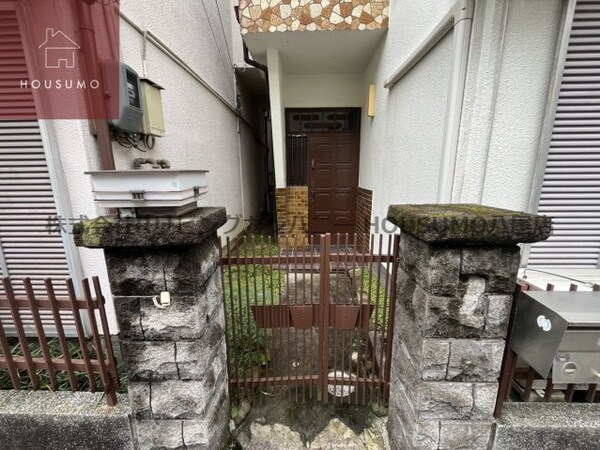 エントランス(落ち着いたエントランスです)