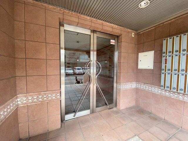 物件外観写真2　(落ち着いたエントランスです)