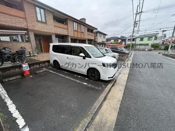 駐車場(車をお持ちの方に嬉しい駐車場付きの物件です)