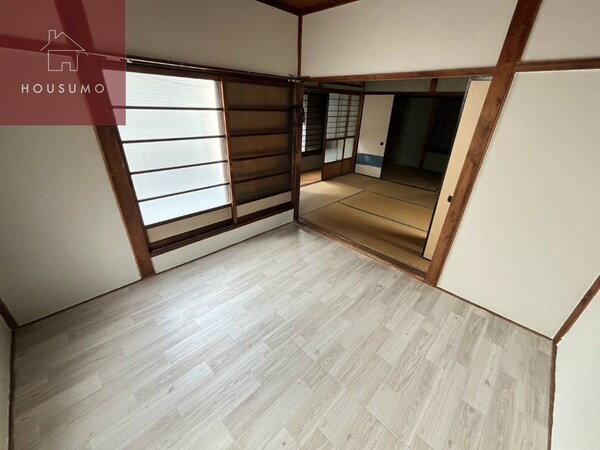 洋室(落ち着いた色調の洋室です)