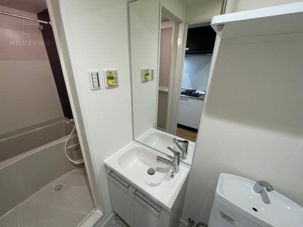独立洗面台(独立洗面台あり、毎朝おしゃれに忙しい女性の方におすすめです)