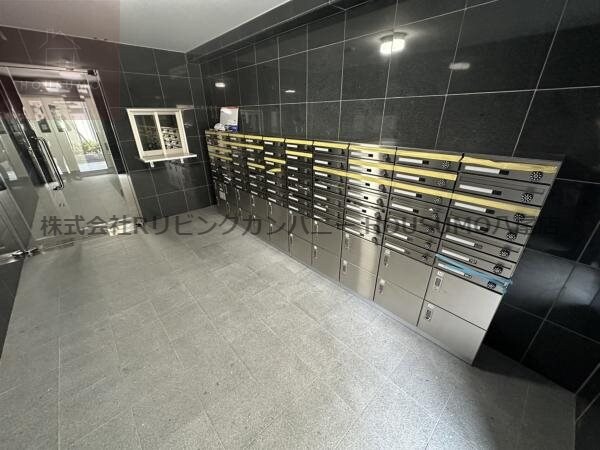 物件外観写真3　(ゆとりのあるロビーです)