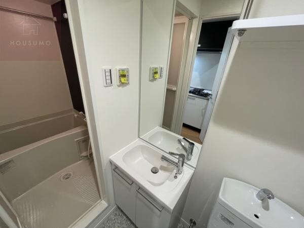 物件内観写真20　(独立洗面台あり、毎朝おしゃれに忙しい女性の方におすすめです)