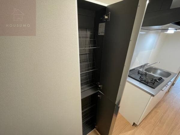 物件内観写真21　(小物を収納するのに便利です)