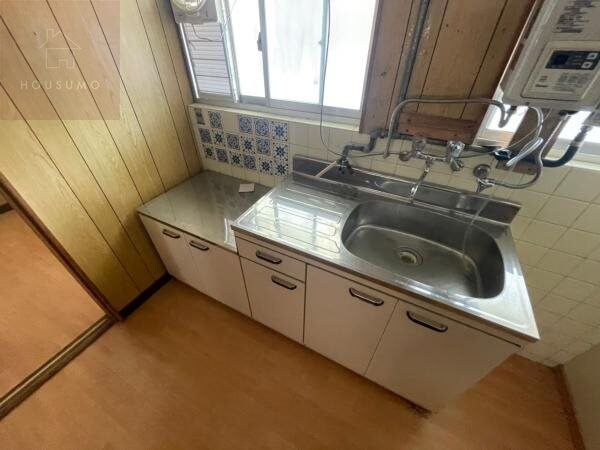 物件内観写真5　(コンパクトなキッチンで掃除もラクラク)