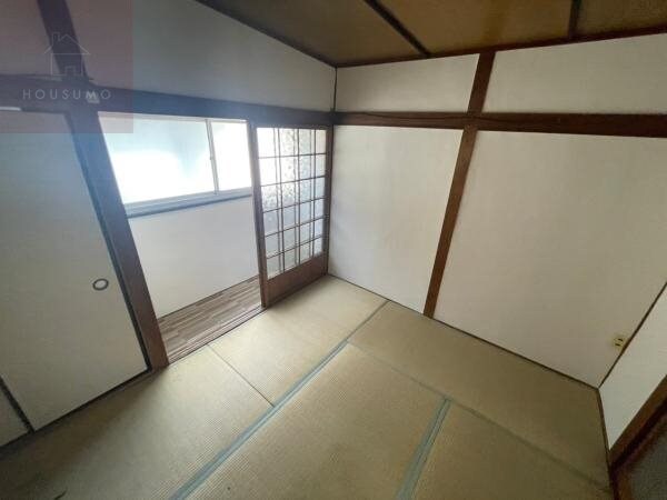 物件内観写真7　(落ち着いた色調の寝室です)