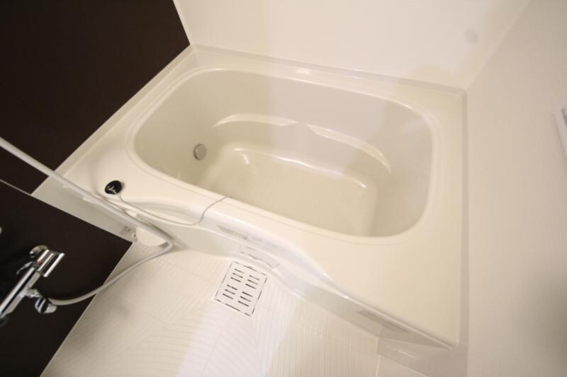 物件内観写真18　(日々の疲れを癒すお風呂付です)