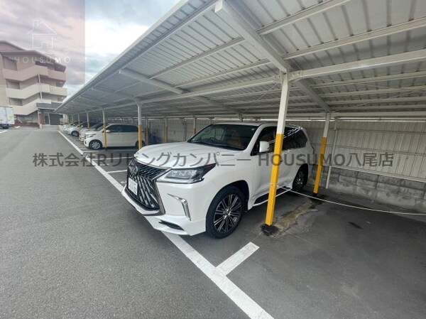 駐車場(駐車場があるので、車を買う予定の方も安心です)