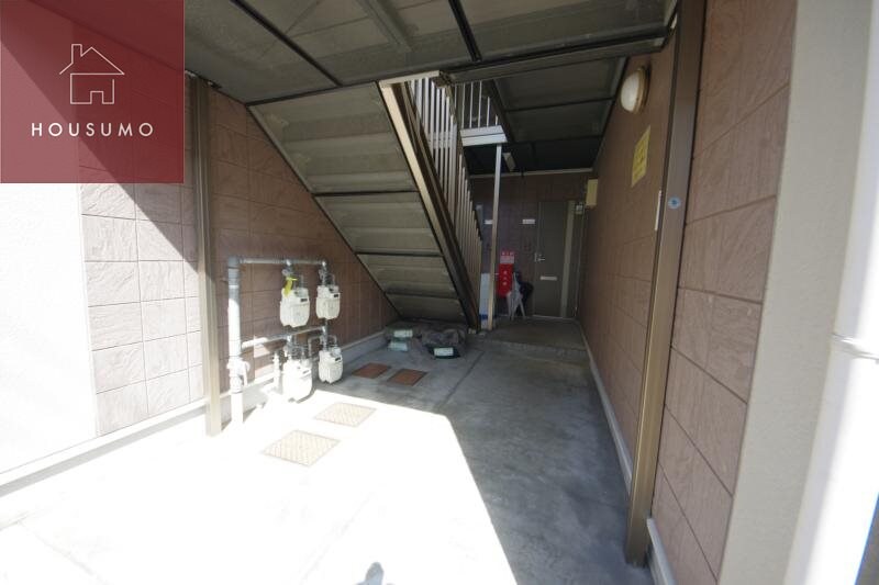 物件外観写真2　(清潔なロビーです)