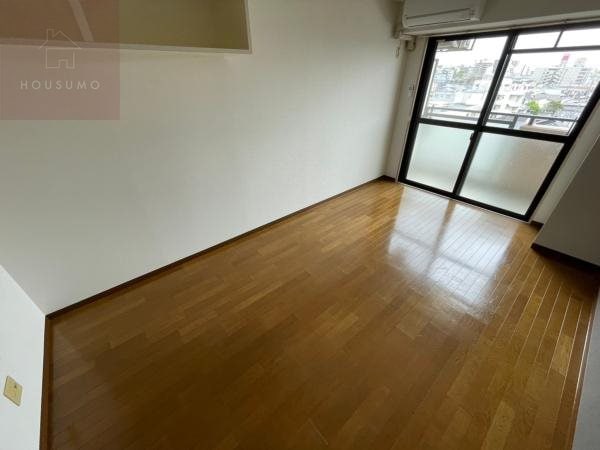 物件内観写真4　(おしゃれな居間です)