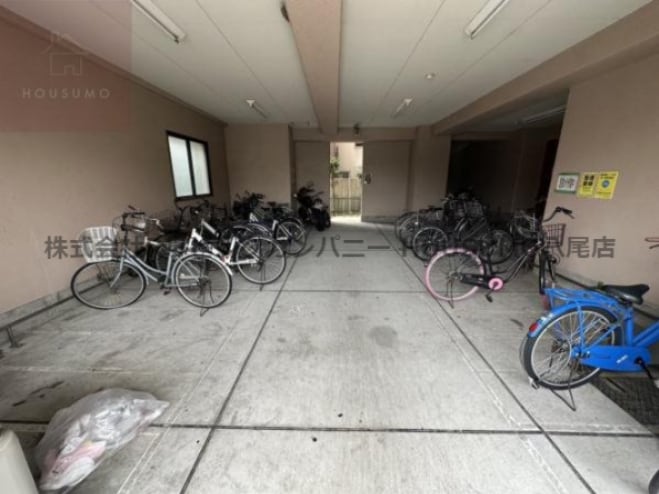物件内観写真15　(駐輪場です)
