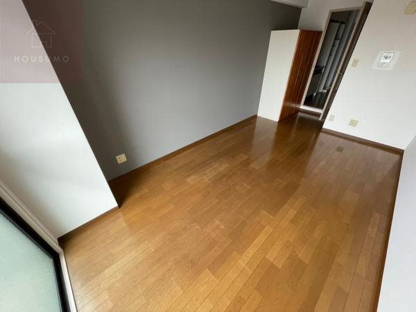 物件内観写真22　(明るい洋室です)