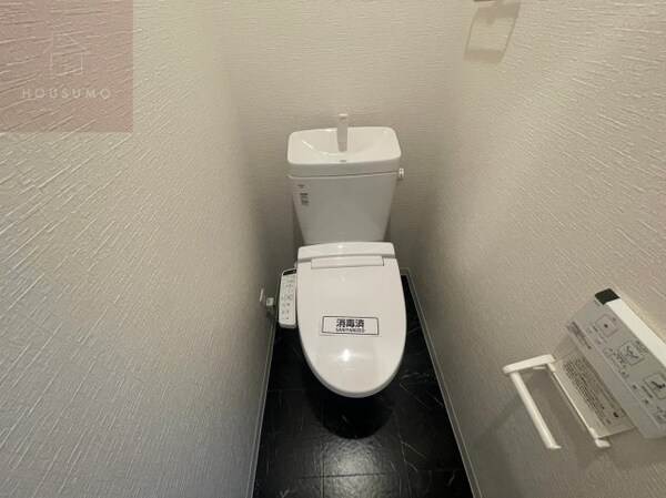 トイレ(落ち着いた色調のトイレです)