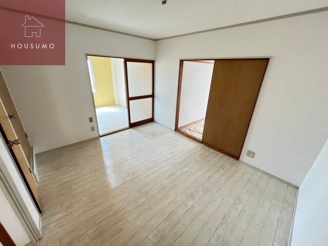 物件内観写真6　(明るい洋室です)