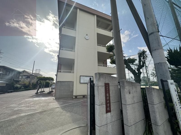 周辺環境(八尾市立龍華中学校 1351m)