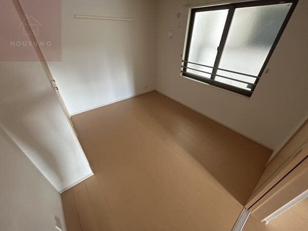 物件内観写真7　(開放的な寝室です)