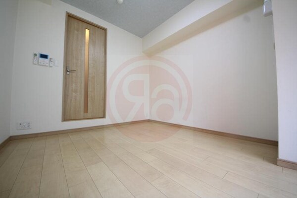 寝室(落ち着いて過ごせるお部屋なので、寝室にいかがでしょうか)