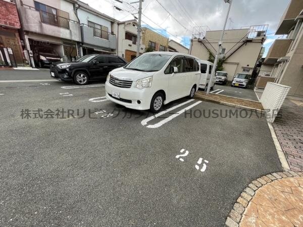 物件外観写真3　(駐車場に車を止められます)