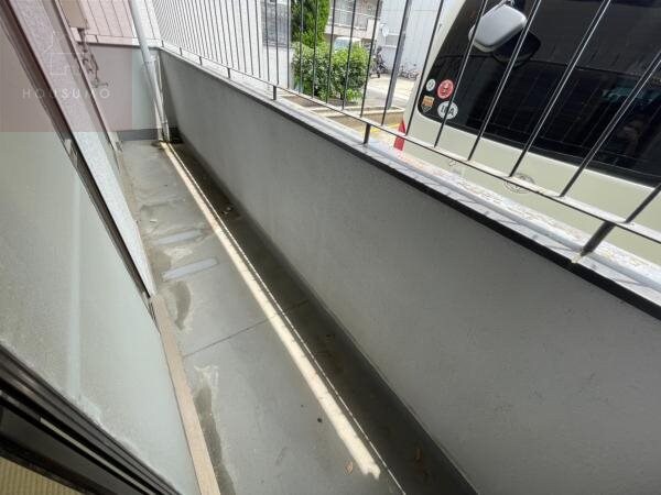 物件内観写真12　(外からの目が気にならないバルコニーで洗濯物が干せます)