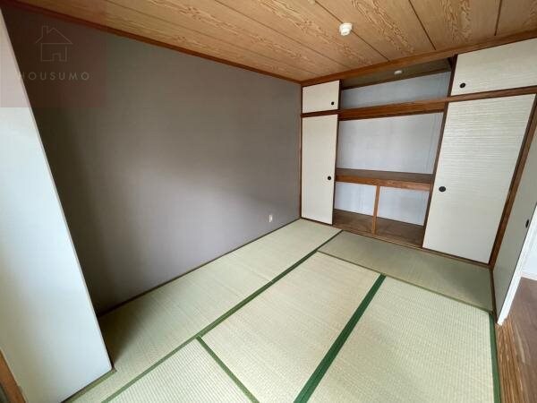 和室(和室、ちょっとしたくつろぎスペースにいかがでしょうか)