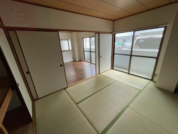 和室(ゆったりとくつろげる和室です)