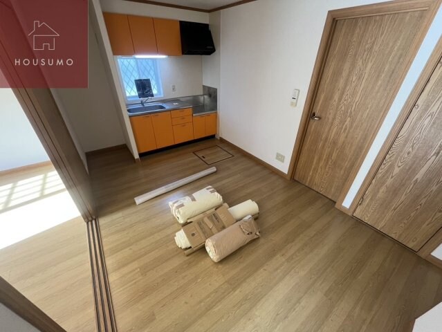 物件内観写真4　(おしゃれな居間です)