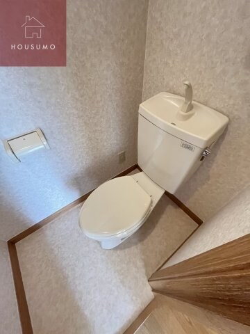 物件内観写真8　(シンプルで使いやすいトイレです)