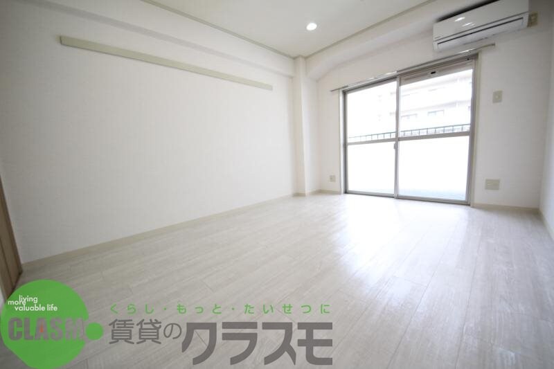 物件内観写真5　(おしゃれな居間です)