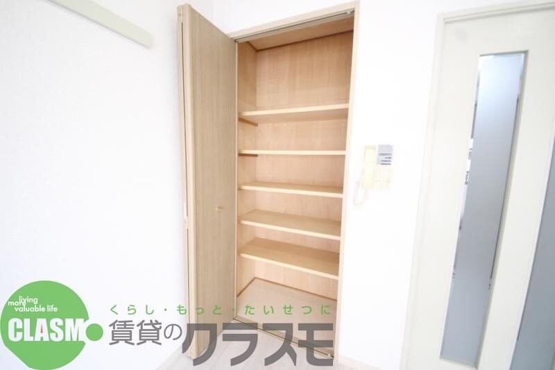 物件内観写真23　(収納豊富です)