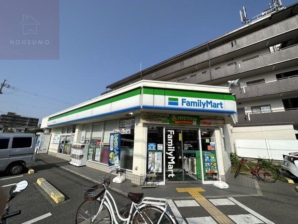 周辺環境(ファミリーマート 八尾木北六丁目店 573m)