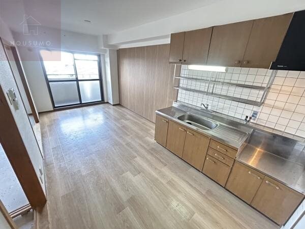 物件内観写真4　(おしゃれな居間です)