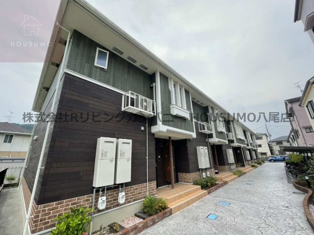 物件外観写真3　(落ち着いた雰囲気の外観です)