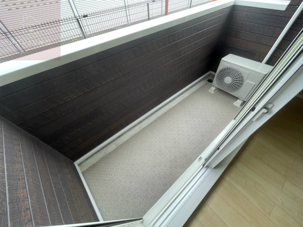 物件内観写真12　(開放的で明るい空間を演出してくれるバルコニーです)