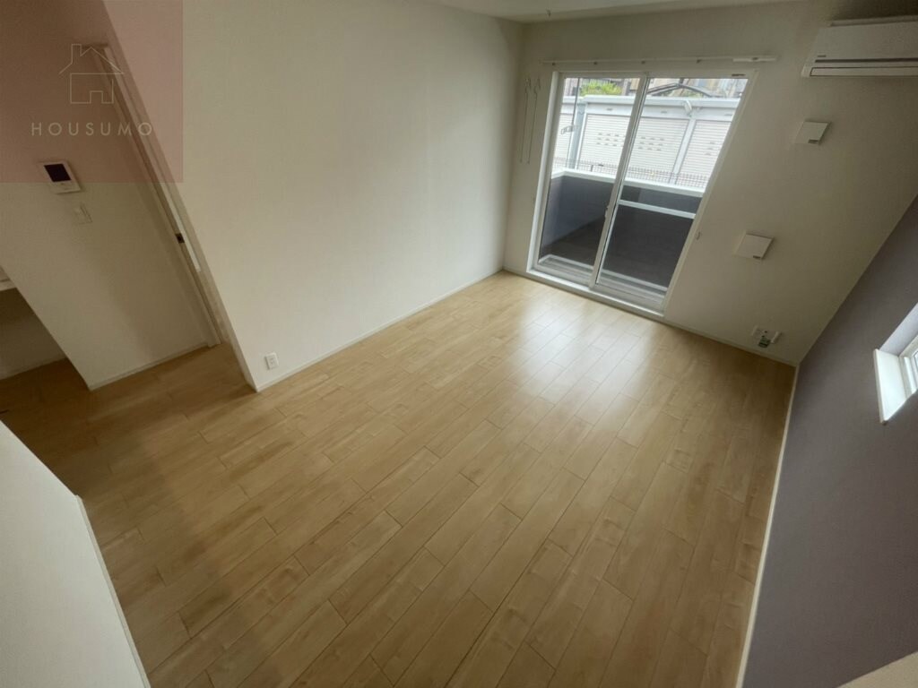 物件内観写真16　(こちらのリビングで趣味の時間をお楽しみください)