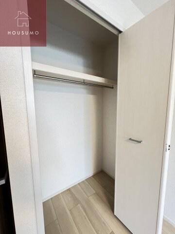 物件内観写真9　(明るい玄関です)