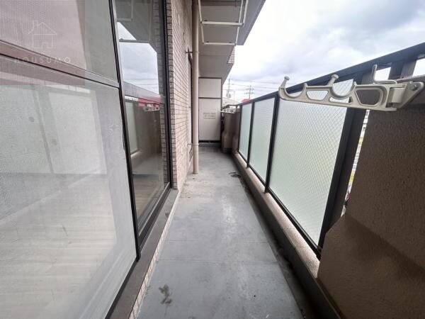 物件内観写真13　(バルコニーからの眺めを楽しみながら食事をしませんか)