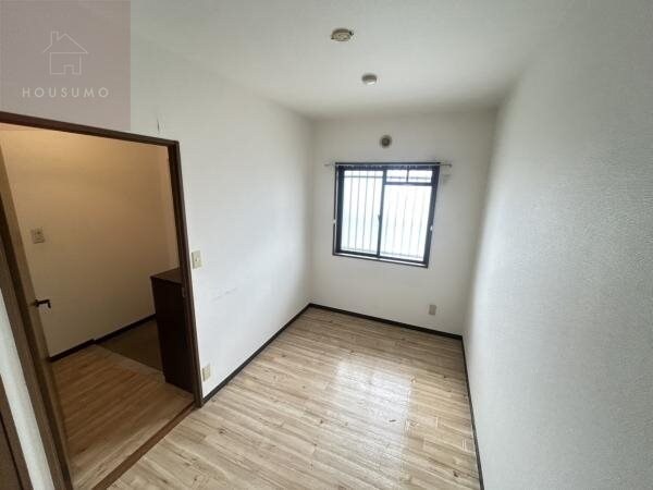 寝室(落ち着いて過ごせるお部屋なので、寝室にいかがでしょうか)