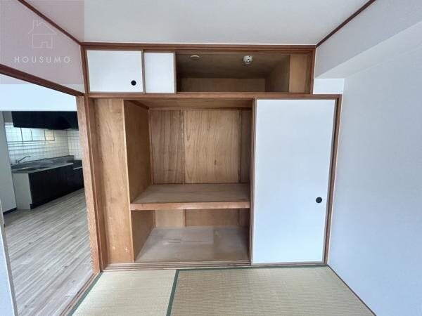 物件内観写真25　(たっぷりとした収納スペースです)