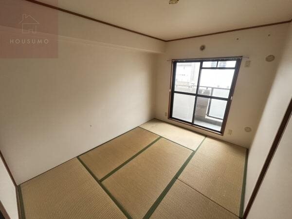 和室(和室、ちょっとしたくつろぎスペースにいかがでしょうか)