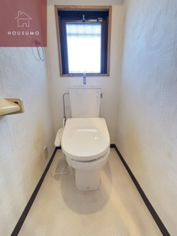 トイレ(落ち着いた色調のトイレです)