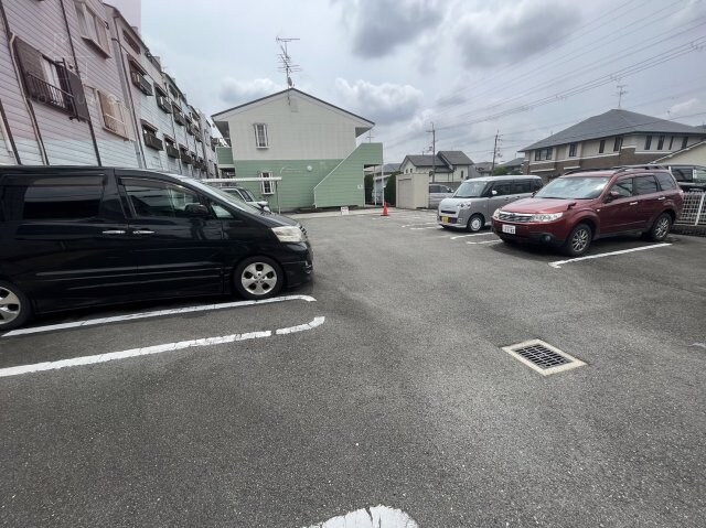 物件外観写真2　(駐車場です)