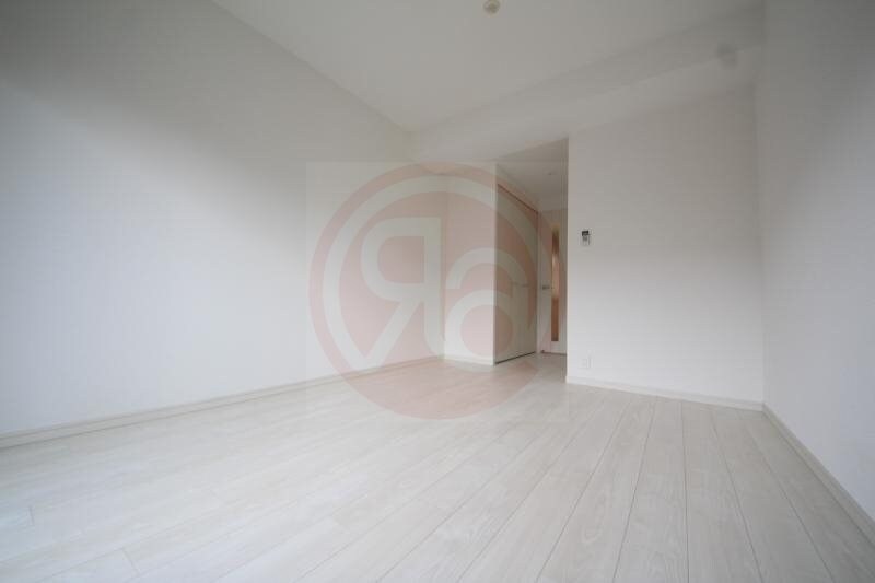 物件内観写真13　(明るい洋室です)