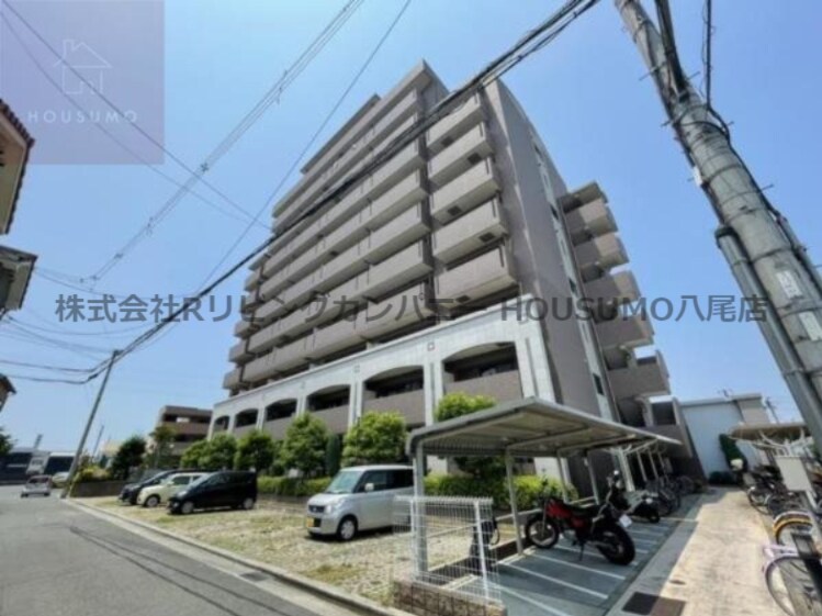 物件外観写真1　(落ち着いた雰囲気の外観です)